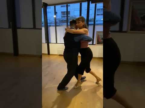 Musicality for a lyrical d'Arienzo with Veronica Toumanova and Asya Moiseeva #tangoargentino