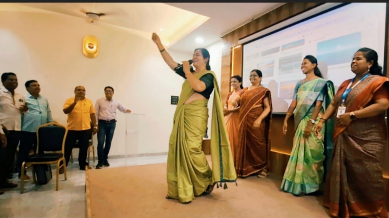 भारती मॅडम यांचे सुंदर कृतीयुक्त  गीतगायन जिल्हास्तरीय शिक्षक प्रशिक्षण बीड