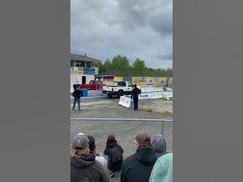 6.0 VS 6.4!! POWERSTROKE VS POWERSTROKE - YouTube