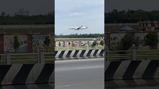 Singapore airlines 737 max 8 in special Star alignment livery landing at MAA from Singapore