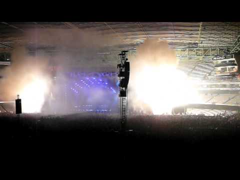 AC/DC Pyro explosions Melbourne Feb 15 2010 - YouTube