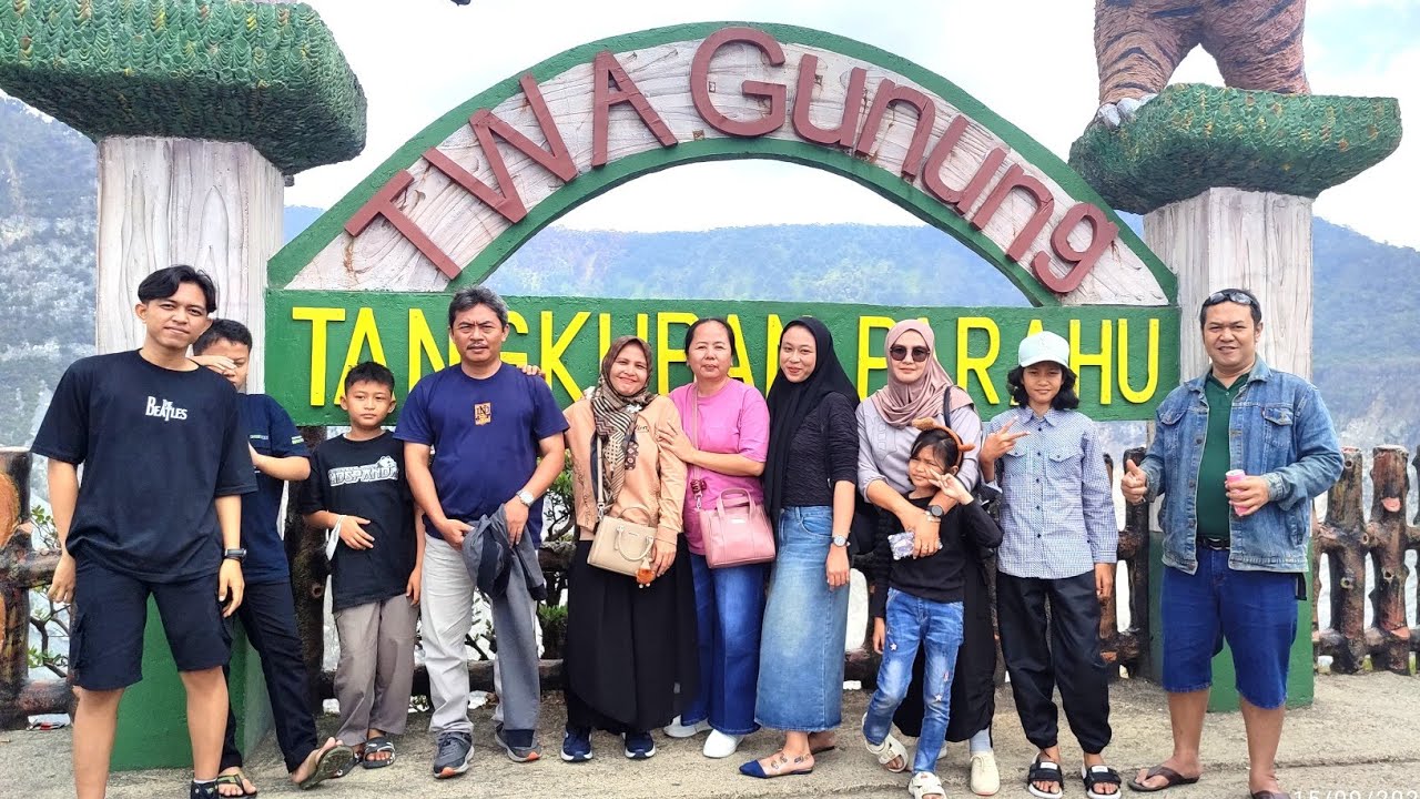 Tempat Wisata Alam Gunung Tangkuban Perahu Terletak Diantara Subang Dan Lembang JAWA BARAT