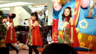 M-Girls 恭喜大家过新年 正月里来是新春 庙宇朝拜 喜气洋洋 新年好