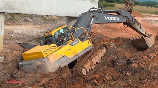 Wow Incredible Volvo EC 350D Getting Recovery Operating Heavy Excavator