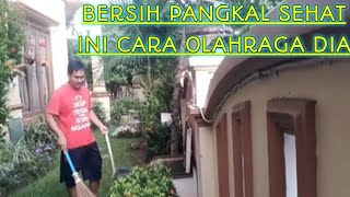 Pagi2 Liat Suami Yang Lagi Rajin Beraktifitas Bersihkan Taman