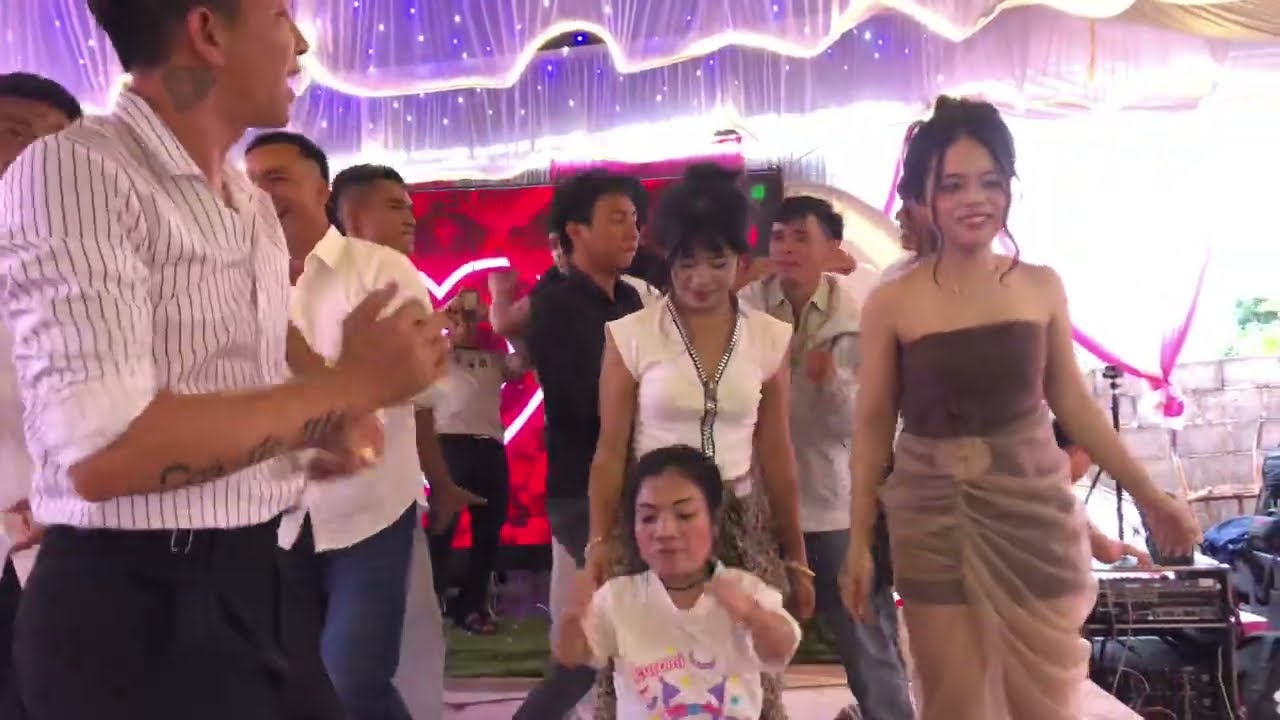 NHẢY NHẠC SÀN Ở BUÔN WIÂO A /XÃ KRÔNG NĂNG / DAK LAK 