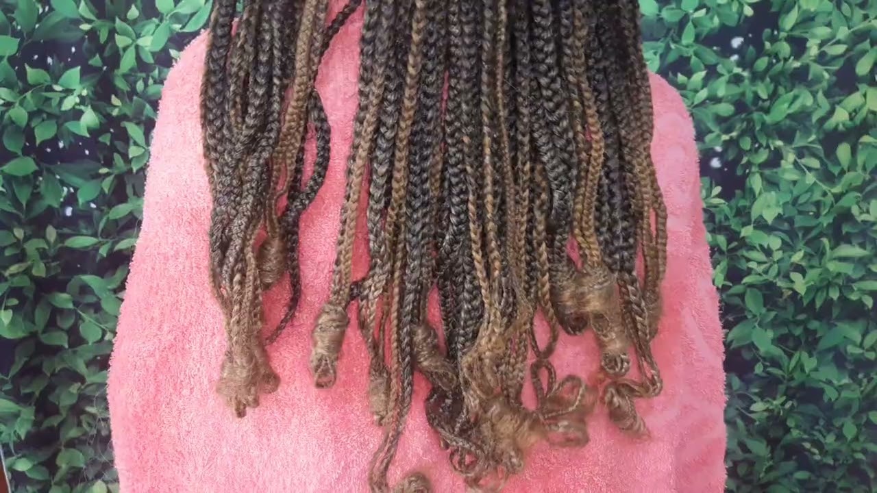 RESULTADO DE ACABAMENTO DE TRANÇAS. EM TRANÇAS COM CACHOS.