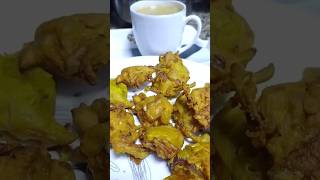 thand ki barish mein pyaaz ke pakode with chai ..#chai #pakoda #chaisnacks #pyaazpakoda