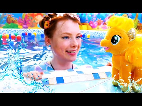 Видео: Видео для детей с Май Литл Пони - Волшебная лейка из Сундука Русалки для Эпплджека!