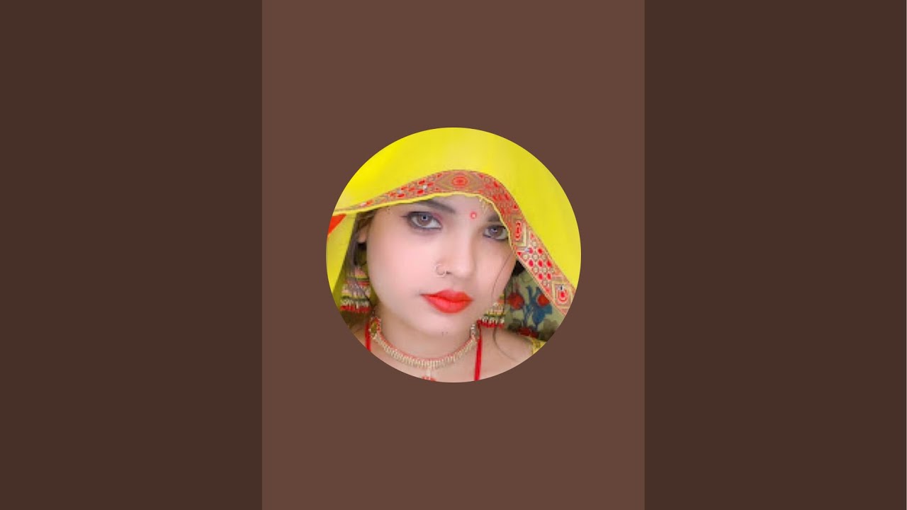 Blogger Pooja Maurya is live