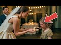Increíble gesto: Novia comparte pastel de boda con mendiga y descubre un detalle sorprendente en...