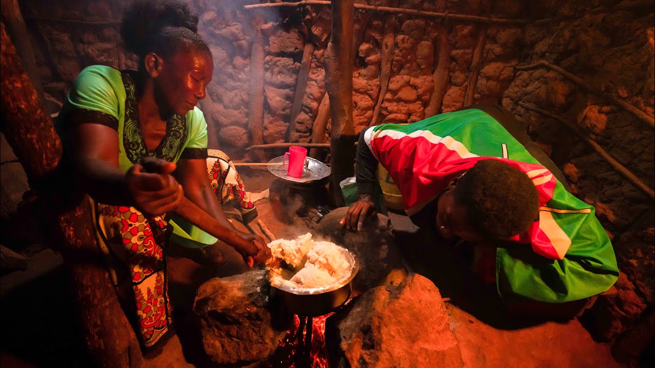 Village Life in Kenya - Cooking Ugali