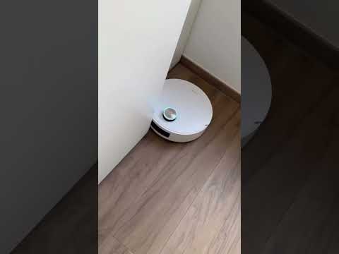 Video Il robot che pulisce casa al posto mio - Connee Home