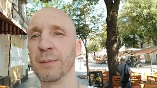Одесса , Дерибасовская , сирена воет .. .
