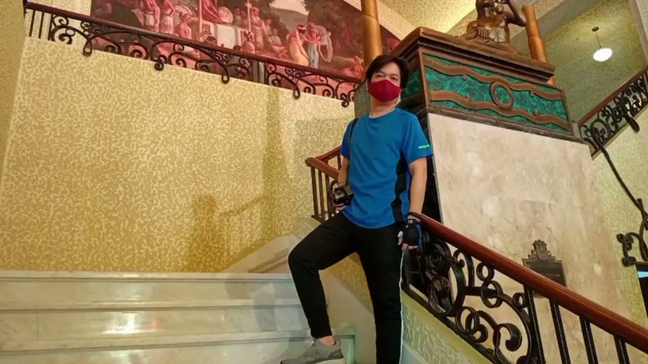 A Quick Look Inside The Metropolitan Theater in Manila