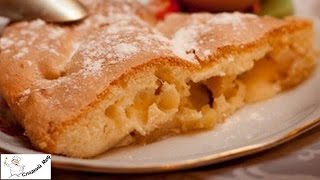 Шарлотка со сметаной и сливочным маслом