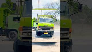 Keren Manuver Truck Hino Sayap Los Bak Vs Truck Hino Dam #shorts #truck #viralshorts
