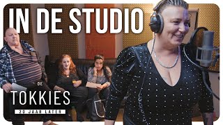 De Tokkies zetten de tent op zijn kop in de studio 🎶🪩 | Prime Video NL