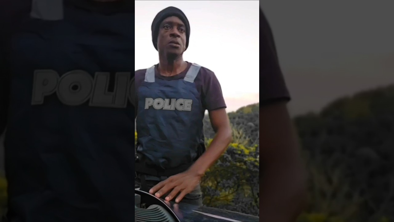 Сбежал из кустов неподалеку, и это впервые в истории запечатлено на видео. 