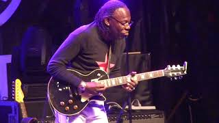 Video thumbnail of "Joe Louis Walker SUGAR MAMA BLUES Tremblant Blues Festival Canada 2009"