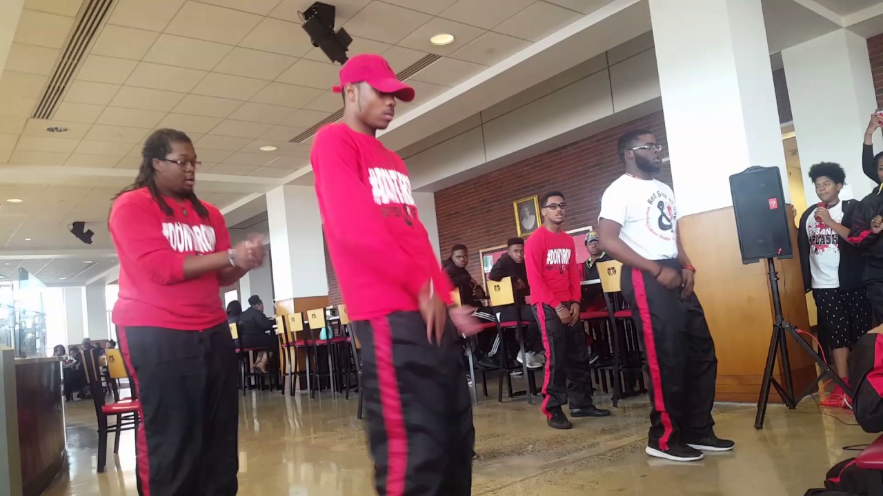 WSSU Phi Mu Alpha strolling 2017 Mu Beta