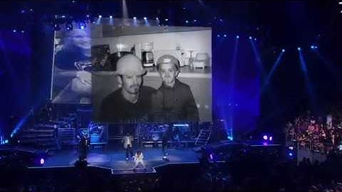 Justin Bieber singing U Smile live performance