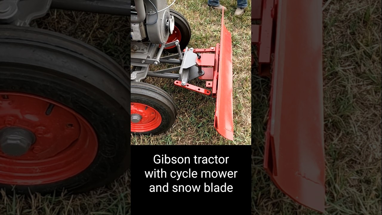 Универсальный трактор Gibson с газонокосилкой и снегоотвалом.