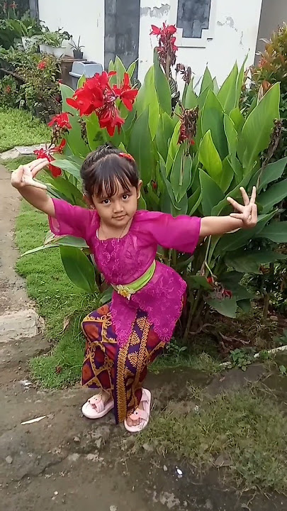 Belajar Menari Pendet Bali, Tarian terkenal Bali             #shorts