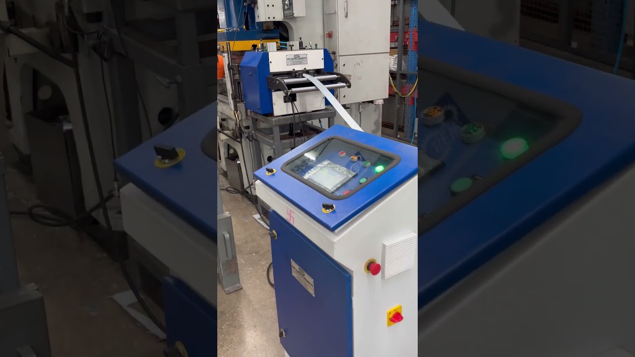 Nc servo feeder with 2 in 1 straightener & De-coiler. #powerpress #machine #feeder #sheetmetal