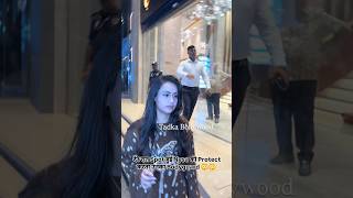देर रात Spot हुई Nysa को Protect करता उनका Bodyguard 😳😳 #nysadevgan #NysaDevgn #celebritynews #viral
