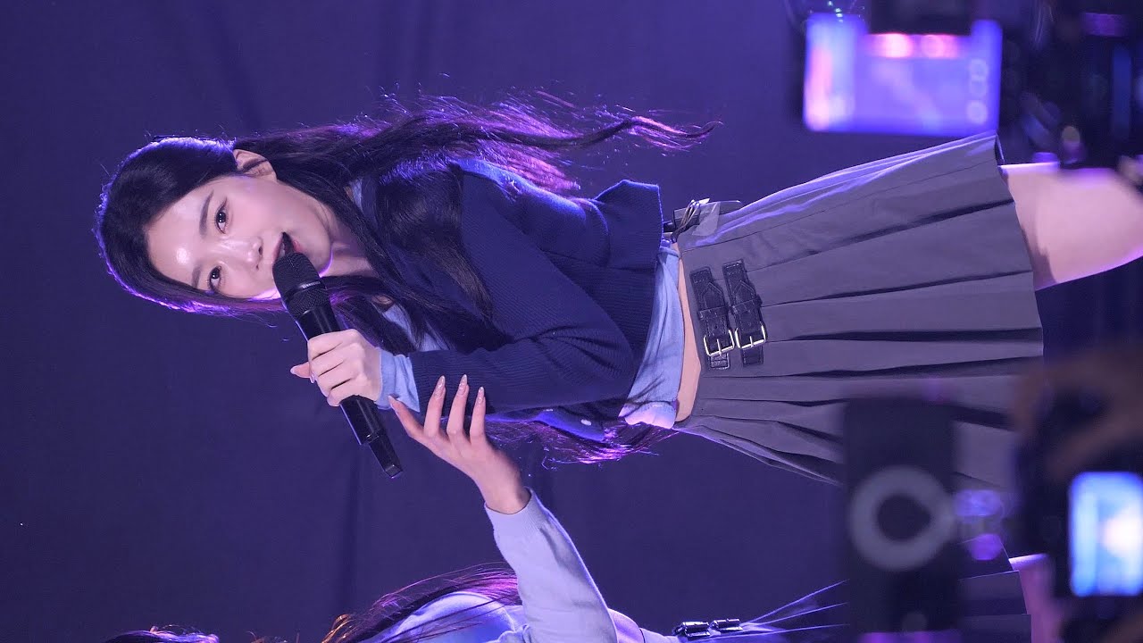 251025 tripleS (트리플에스) - 깨어 (Are You Alive) (김유연) 직캠 [수원시 청소년대축제]