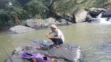 câu cá giải trí , anh , em đi chơi khu du lịch bỏ hoang , cảnh khe nước núi rừng quá đẹp..!