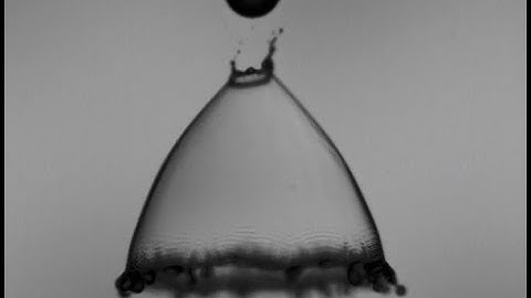 Droplet Impact onto a Particle in Mid-air (High-Speed footage 7,000 fps)