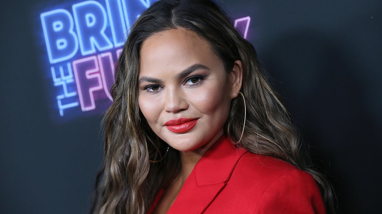 Chrissy Teigen Reacts To Hillary Clinton Following Her On Twitter