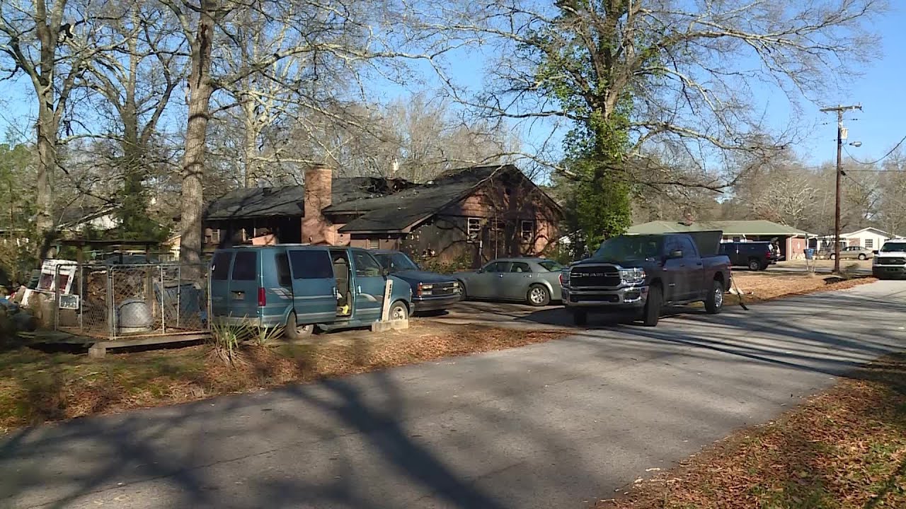 Woman found dead after fire in Greenwood - YouTube