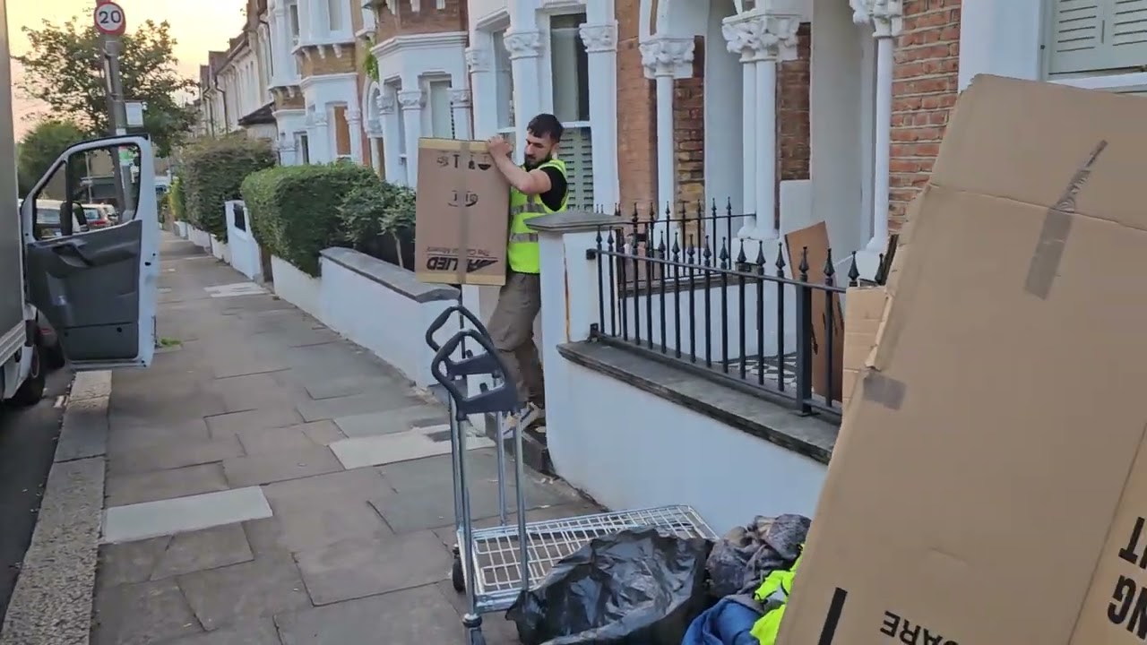 HOW TO DISMANTLED FURNITURE DEMO-24/7 LAST MINUTE REMOVALS ! (DISMANTLING FURNITURE)- 0800 345 7279