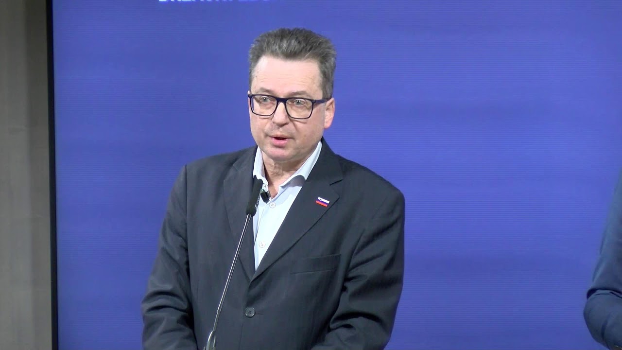 (V ŽIVO) NSI in SDS o zahtevi za ustavno presojo plačevanja prispevka za dolgotrajno oskrbo