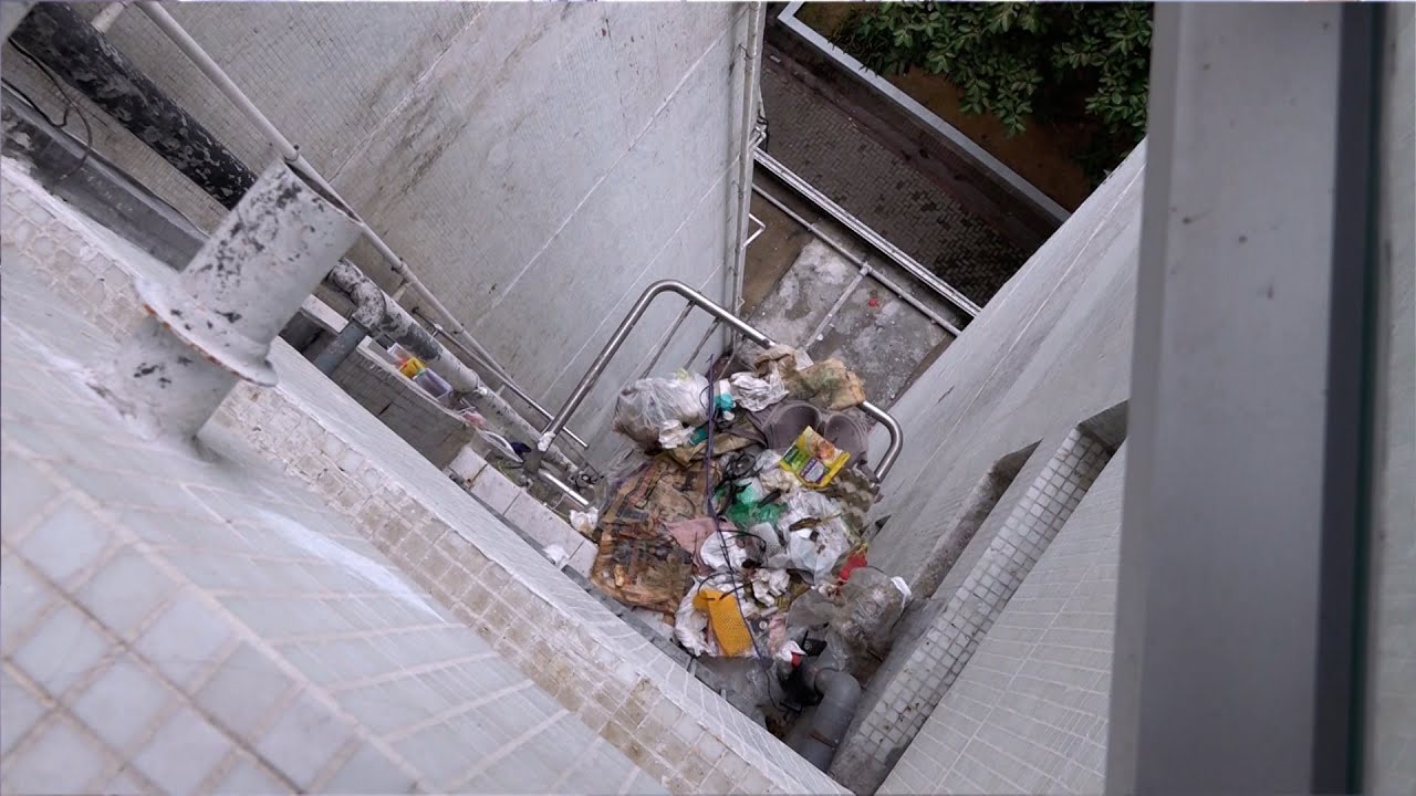 良景邨出現高空擲物狂 大型防風板也照掉落街！