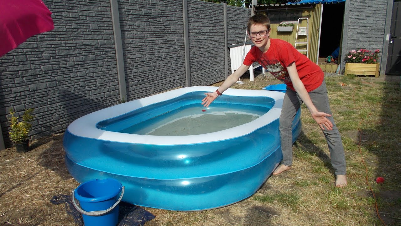 Een zwembad in onze tuin met mijn broer😂💦