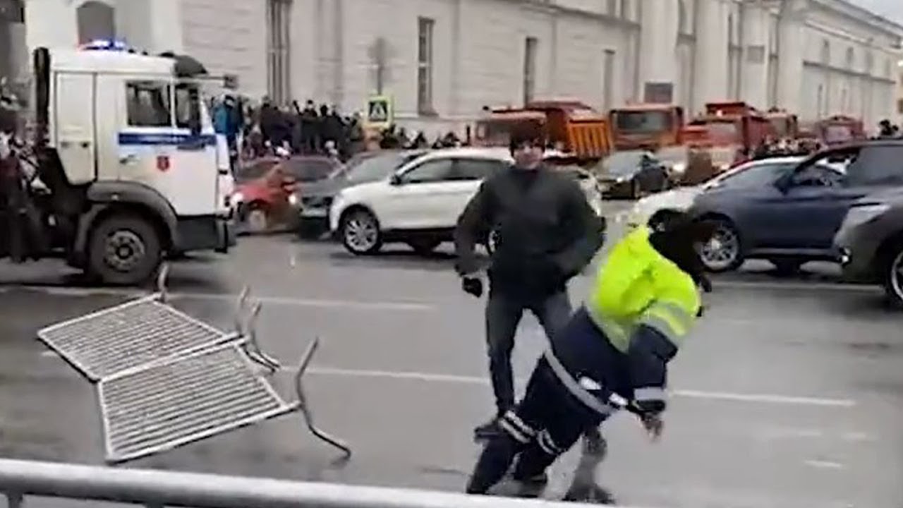 Политик нападение. Нападение на полицейского.