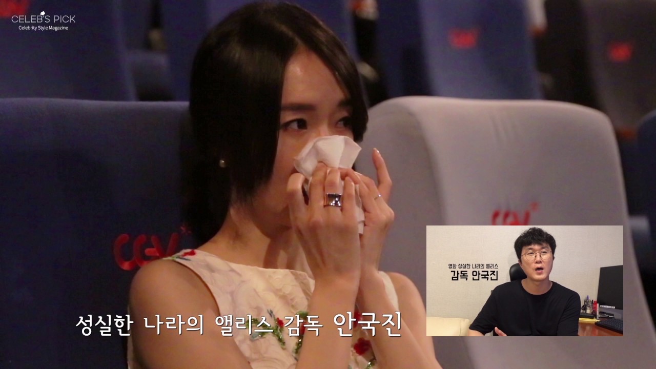 고개를 들지 못하는 배우 이정현. 그녀에게 무슨 일이 일어난 걸까요?