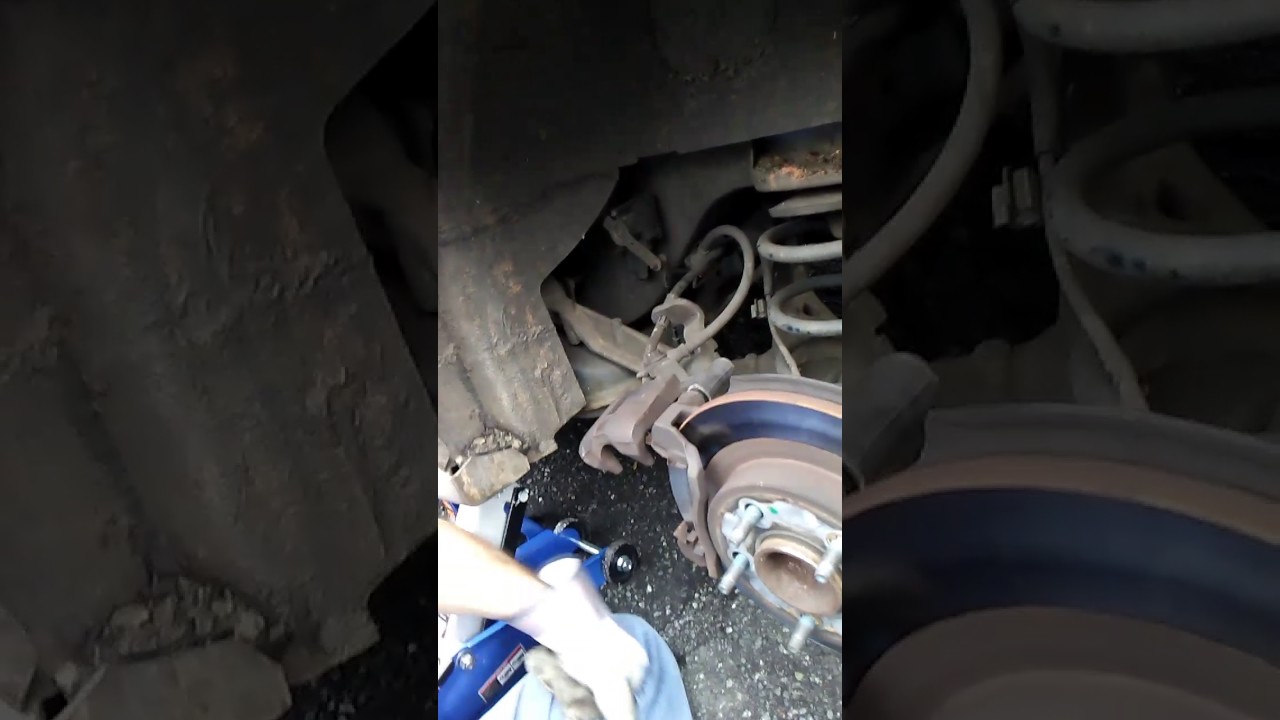 2002 Buick Lesabre Rear Caliper Screw In Piston Easy Way Most Vehicles Youtube