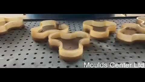 Vibrating table machine 