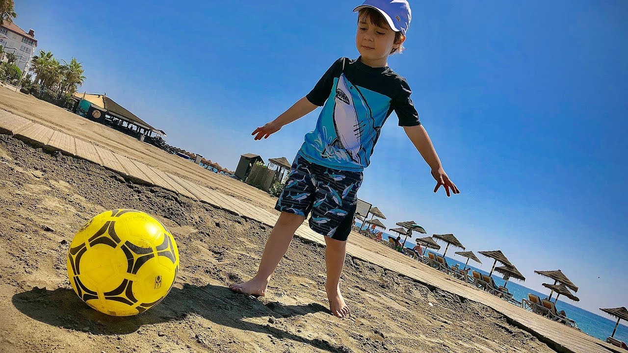 FUTEBOL NA PRAIA COM MAIKITO!! Familia Brancoala