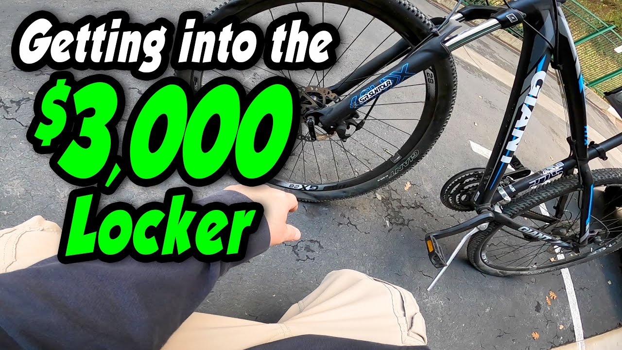 Going through MY OLD LOCKER I paid $3,000 for at the abandoned storage auction. Great finds so far!