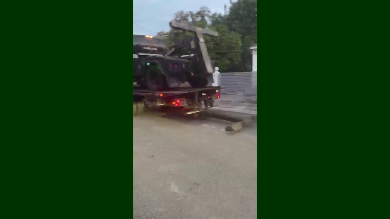 'Only In Dade' moment: Tow truck driver gets arrested in Miami - YouTube