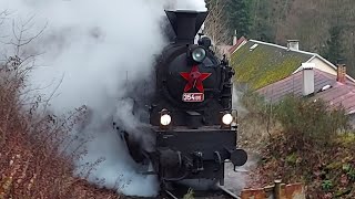 Steam locomotive 354 Všudybylka, Hroznětín and Merklín stations, adhesion problems on the hill.