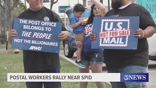 Postal workers rally near SPID
