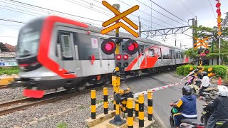 Download lagu 10 New KYOSAN Crossing Gates | 3 Bogor Railway Crossings
