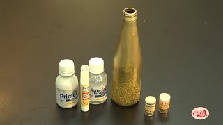 Reciclagem em uma garrafa com produtos Glitter